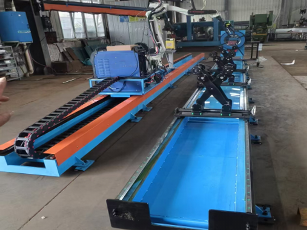 旋轉(zhuǎn)標桿焊接機器人生產(chǎn)線（可定制）